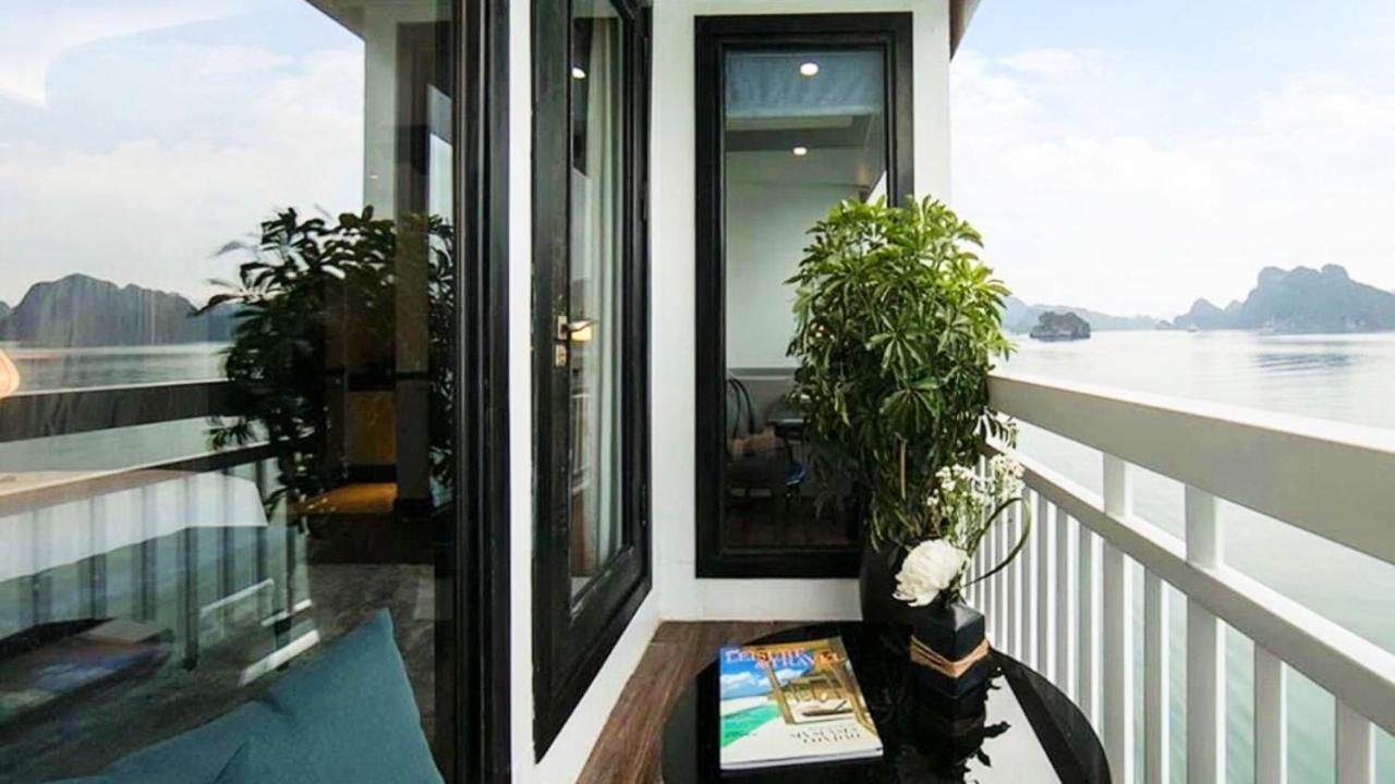Lotus Elegance Cruise Hotel Hạ Long Ngoại thất bức ảnh