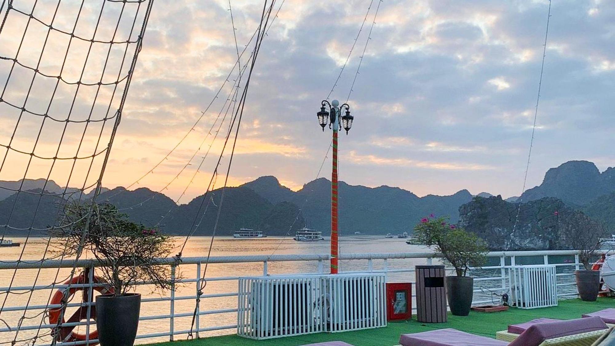 Lotus Elegance Cruise Hotel Hạ Long Ngoại thất bức ảnh