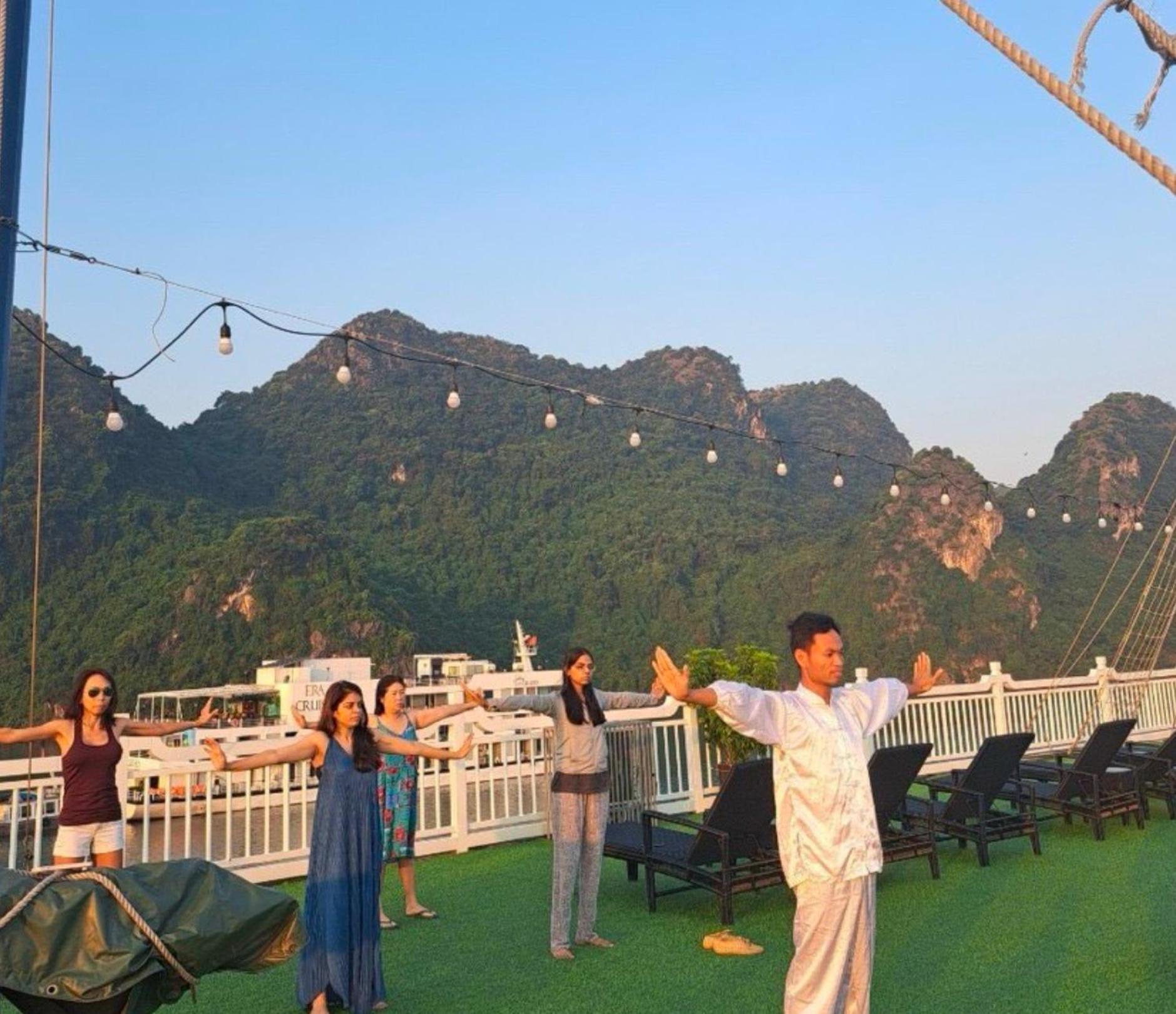 Lotus Elegance Cruise Hotel Hạ Long Ngoại thất bức ảnh