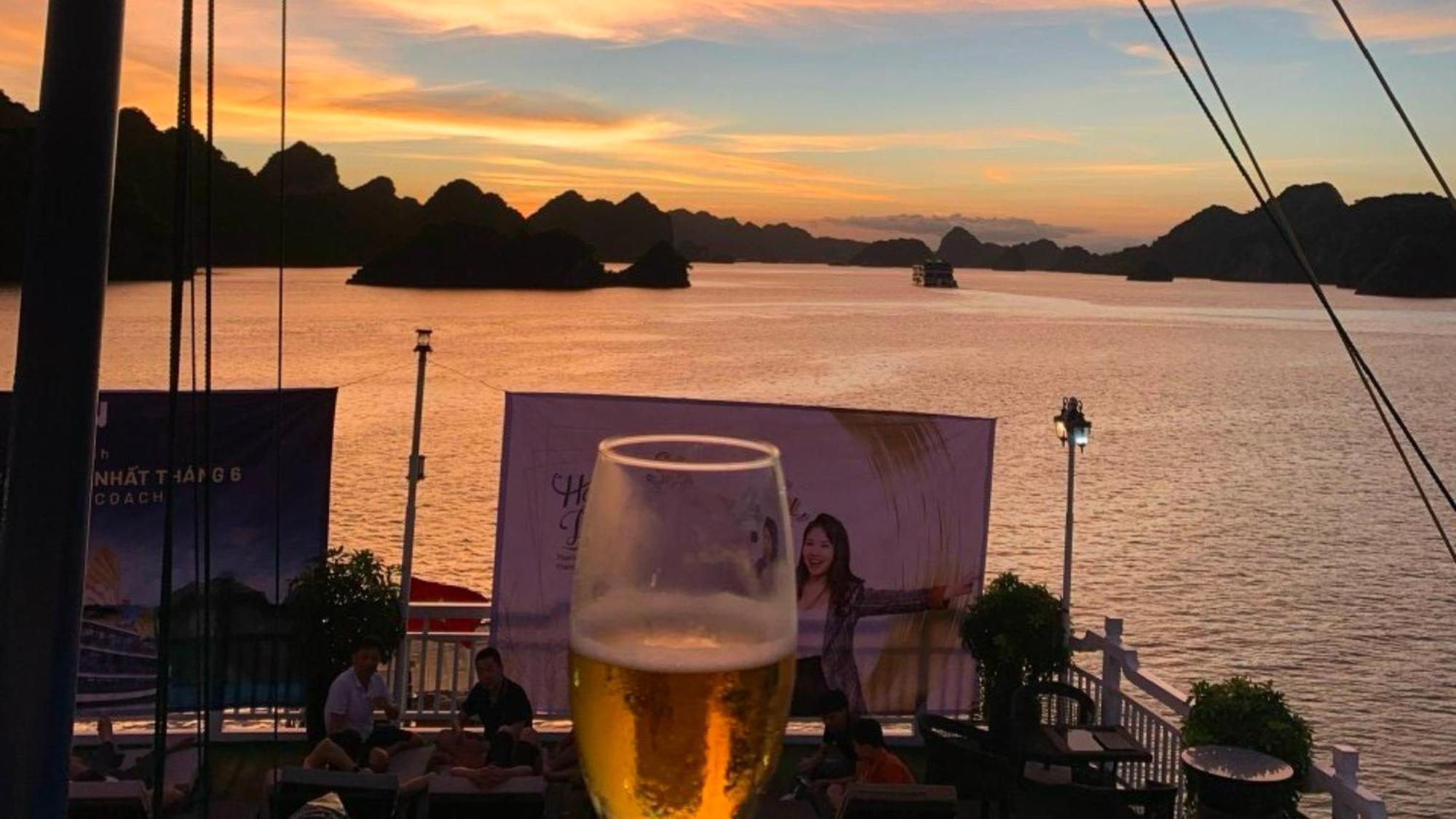 Lotus Elegance Cruise Hotel Hạ Long Ngoại thất bức ảnh