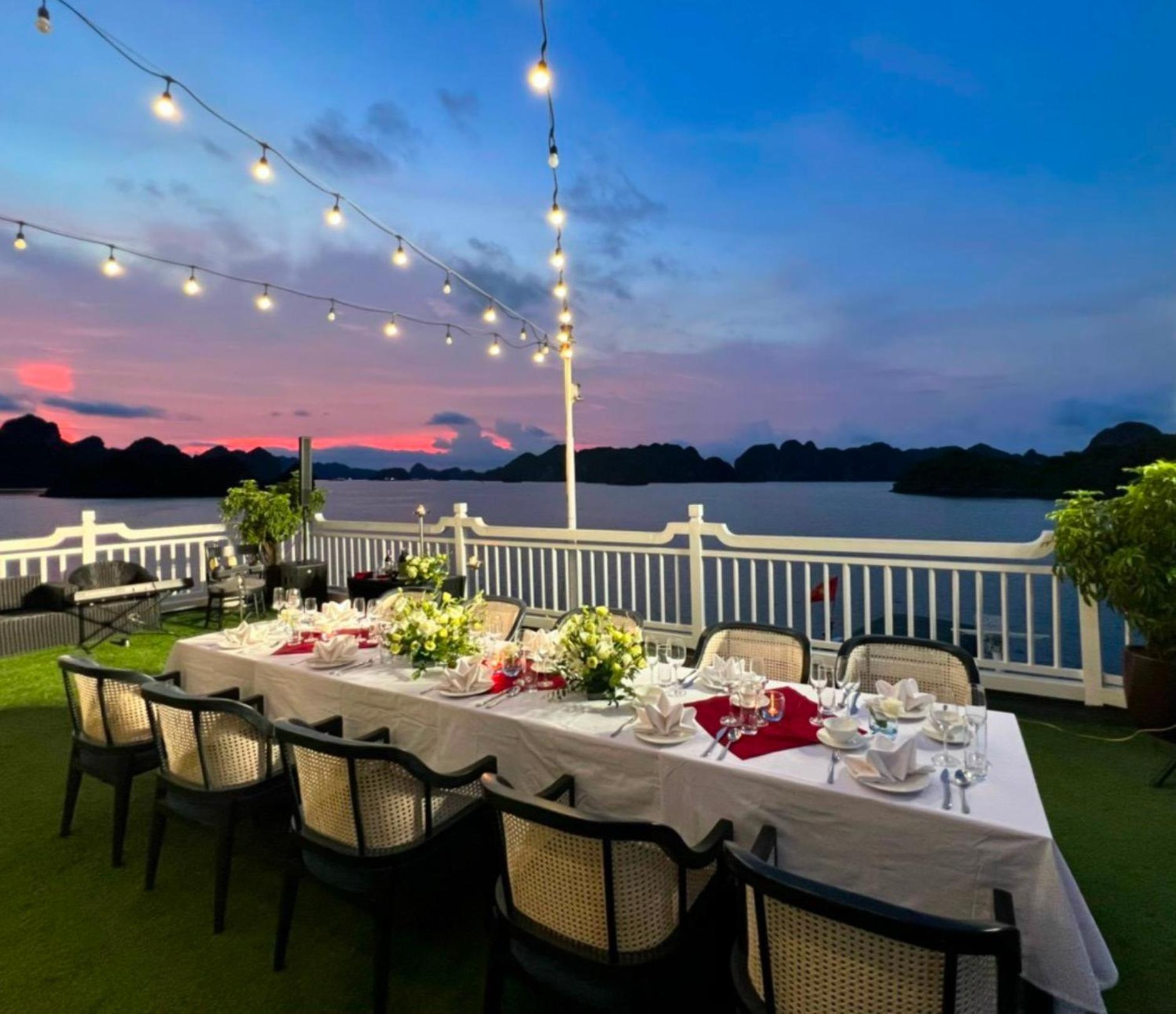 Lotus Elegance Cruise Hotel Hạ Long Ngoại thất bức ảnh