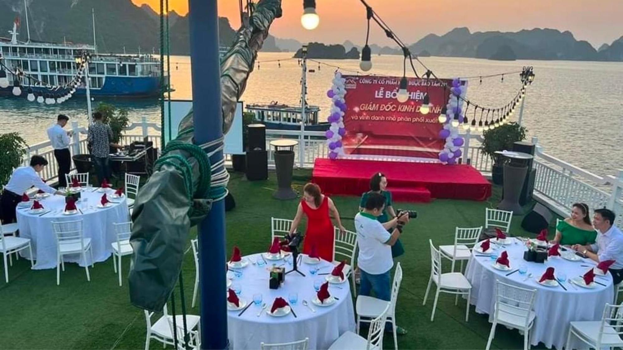 Lotus Elegance Cruise Hotel Hạ Long Ngoại thất bức ảnh