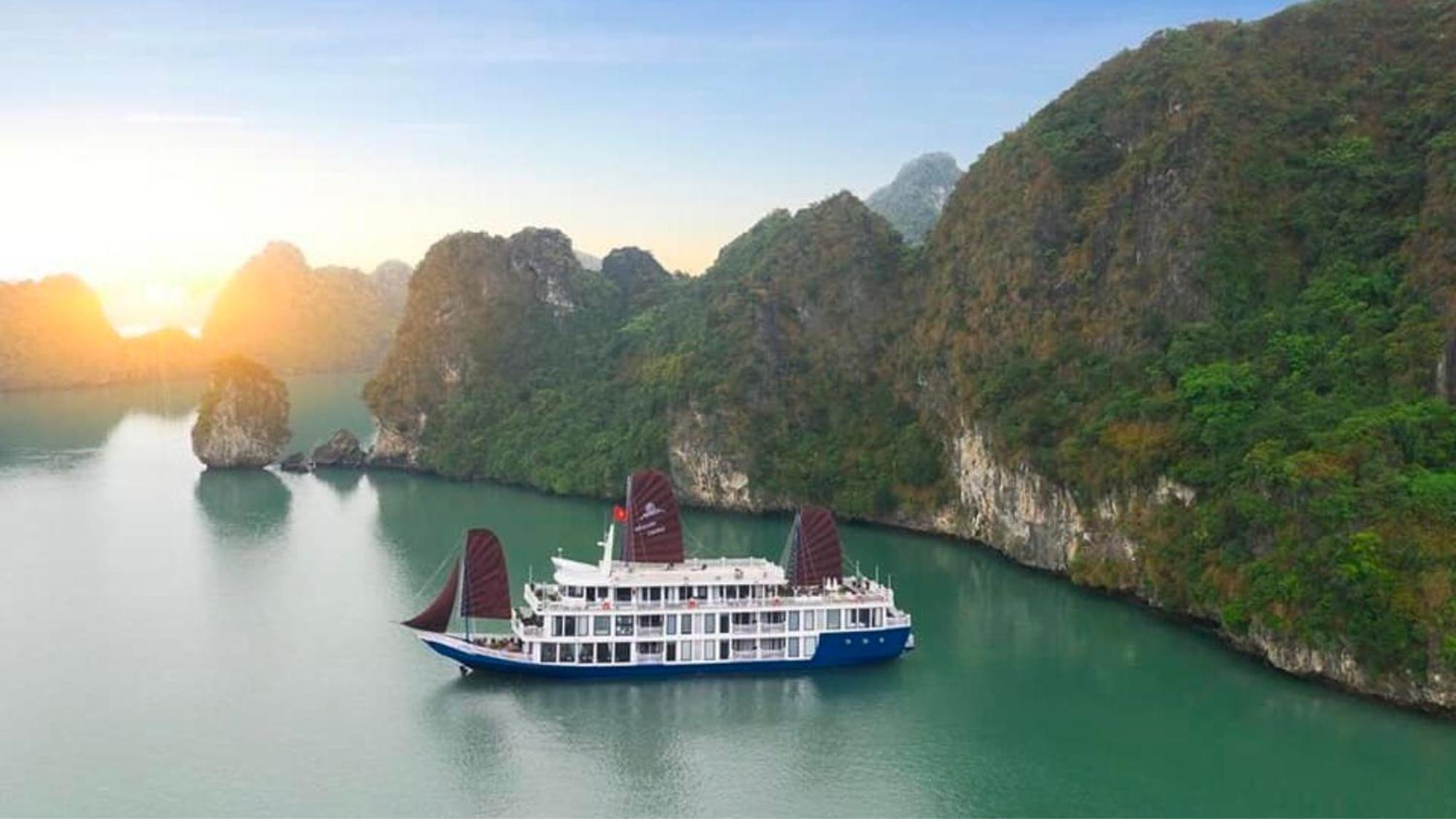 Lotus Elegance Cruise Hotel Hạ Long Ngoại thất bức ảnh