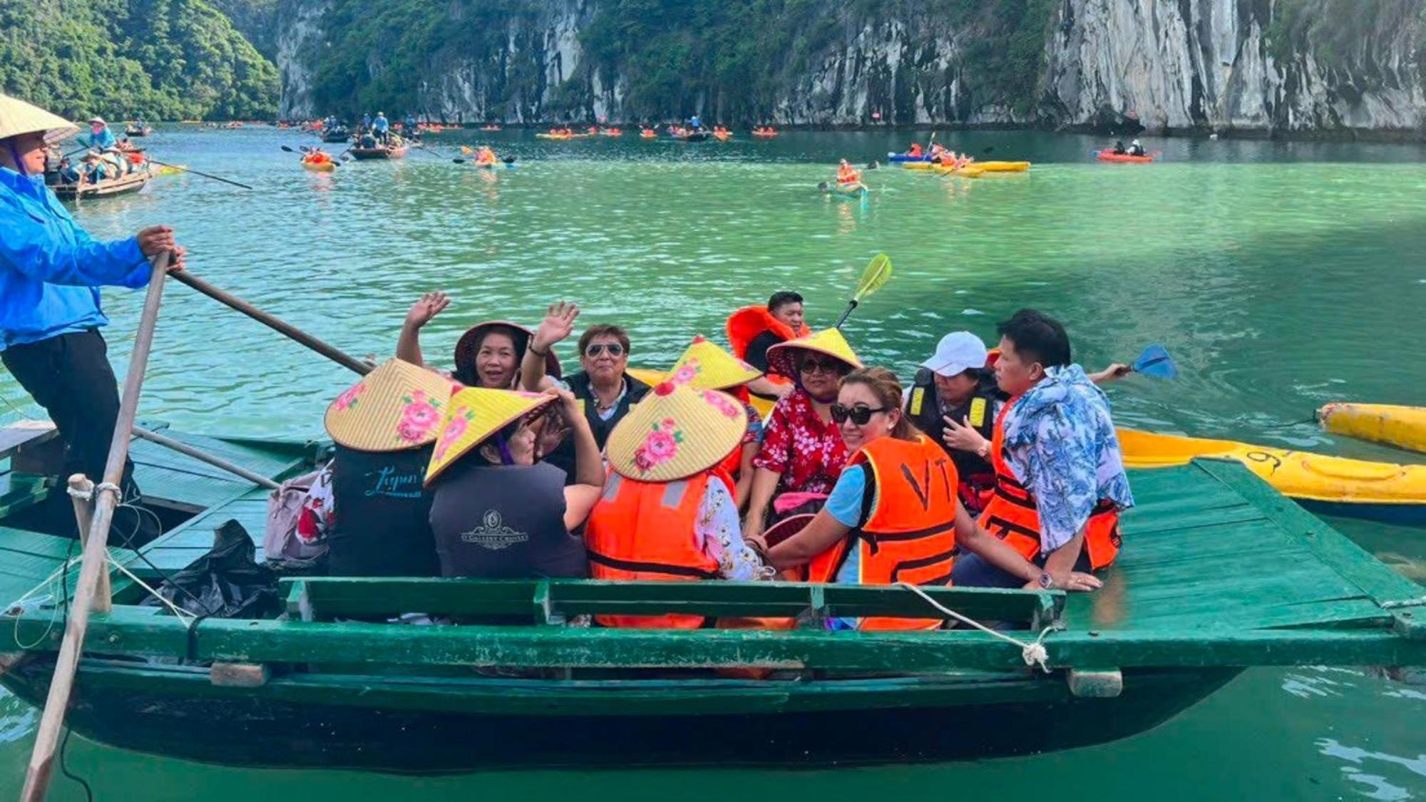 Lotus Elegance Cruise Hotel Hạ Long Ngoại thất bức ảnh
